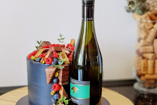 Legénybúcsúra torta – Elegáns torta borkedvelőnek